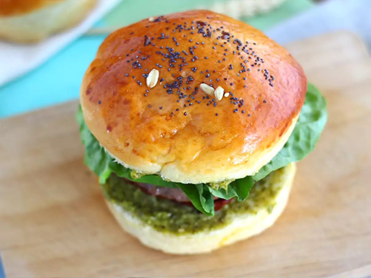 Hamburguesa italiana con pesto, tomates secos y mozzarella - foto 5