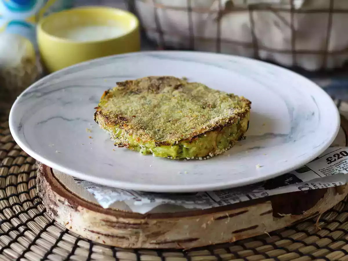 Hamburguesa vegetariana de calabacín y patata en freidora de aire - foto 4