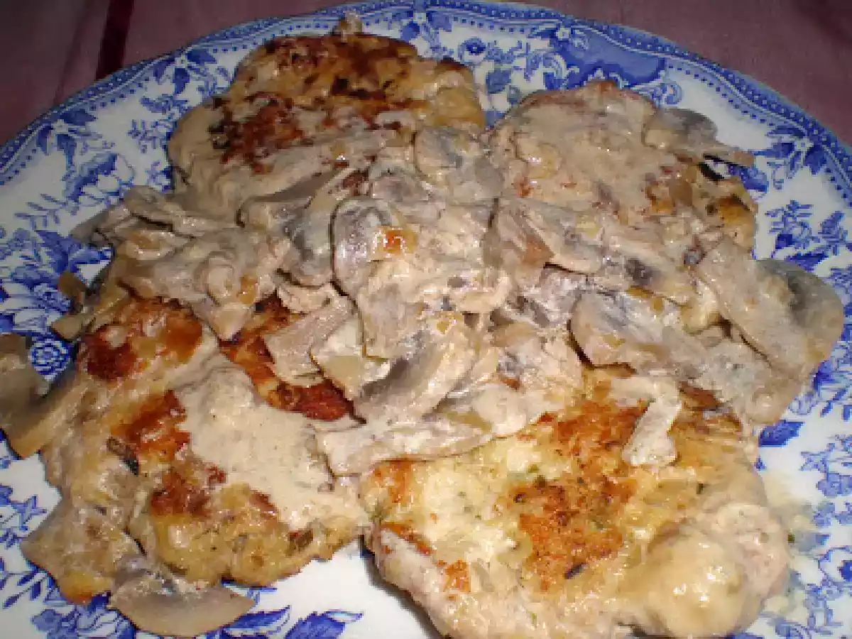 HAMBURGUESAS DE POLLO CON SALSA DE CHAMPIÑONES