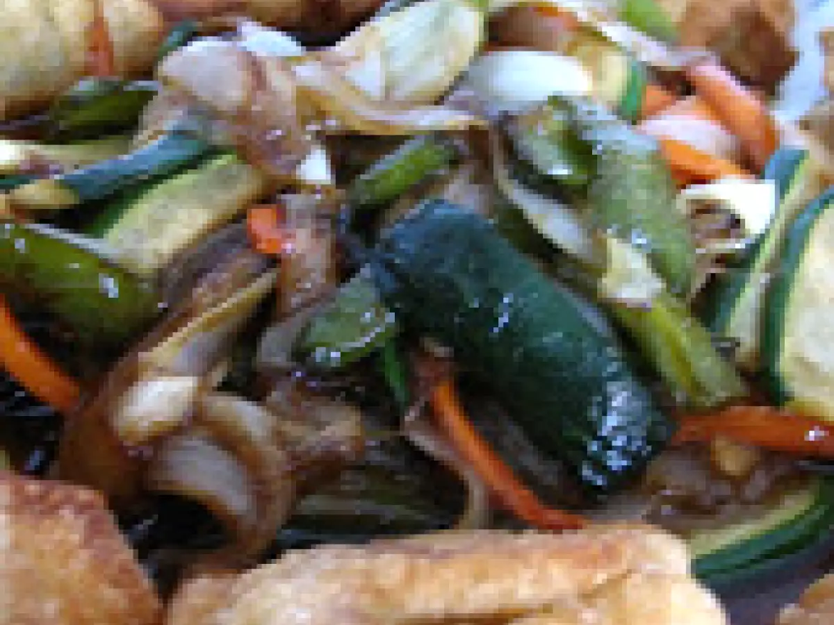 HATILLOS DE WON TON DE CARNE DE CERDO Y VERDURAS CON SALSA DE SOJA - foto 2