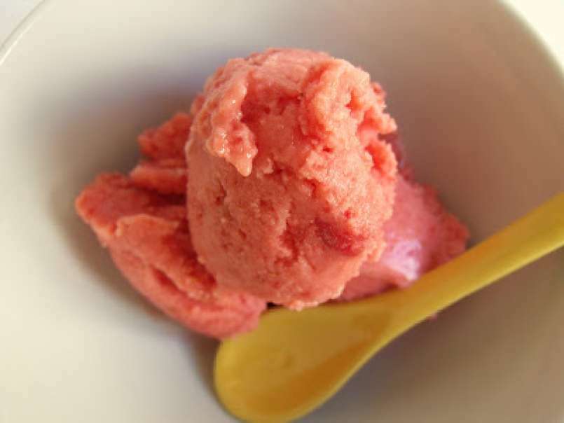 Helado casero de fresas naturales con yogurt - foto 2