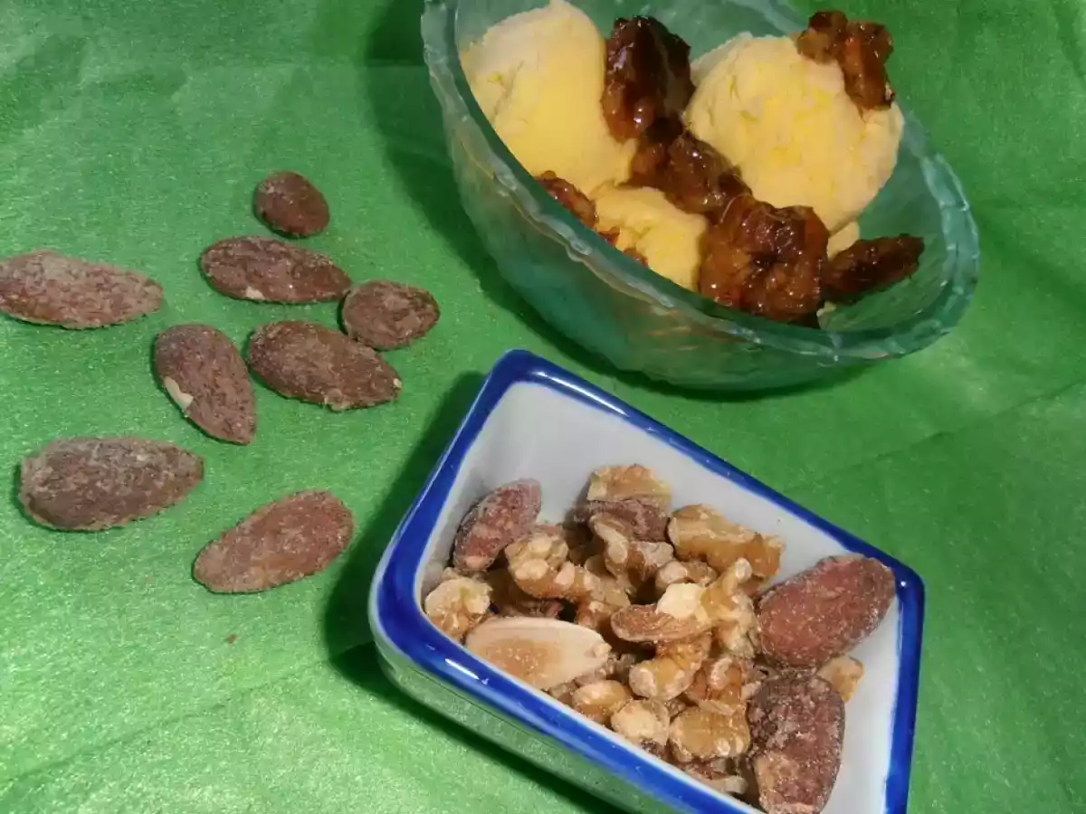 Helado con nueces fritas