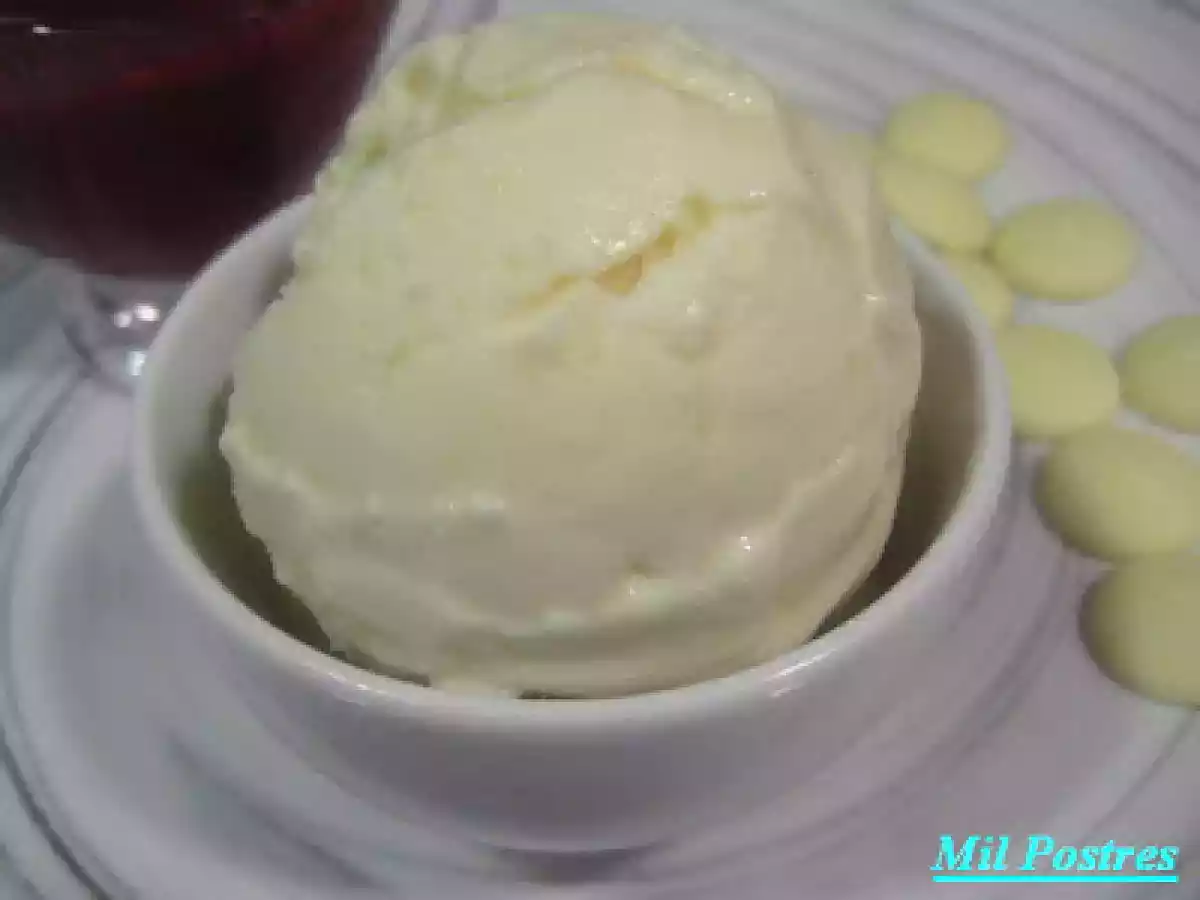 Helado de chocolate blanco, suave, cremoso y delicado - foto 2