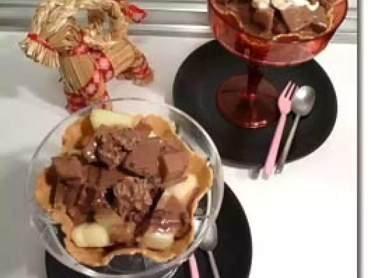 Helado de chocolate, melón con snaxs y vainilla