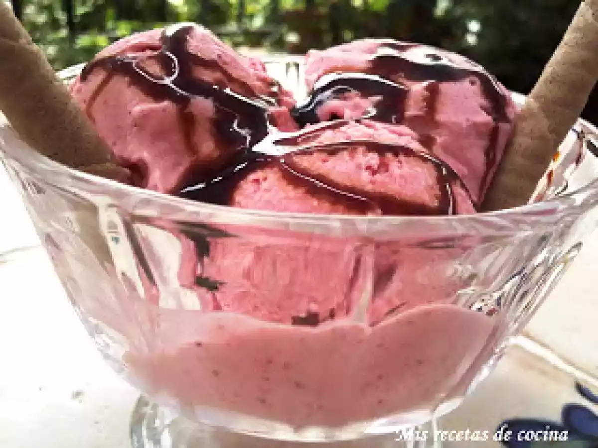Helado de fresa con y sin thermomix