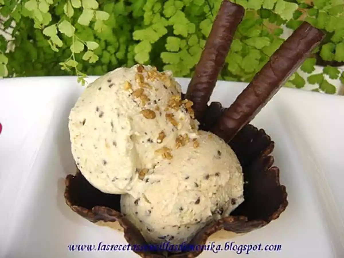 Helado de gofio y chocolate. 30 de mayo el día de canarias