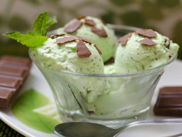 Helado de menta y chocolate