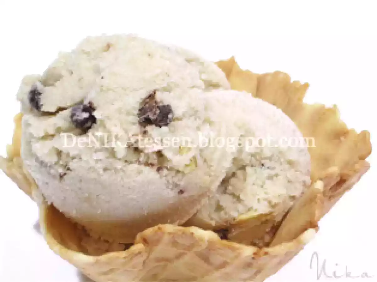 Helado de plátano con nueces y chocolate