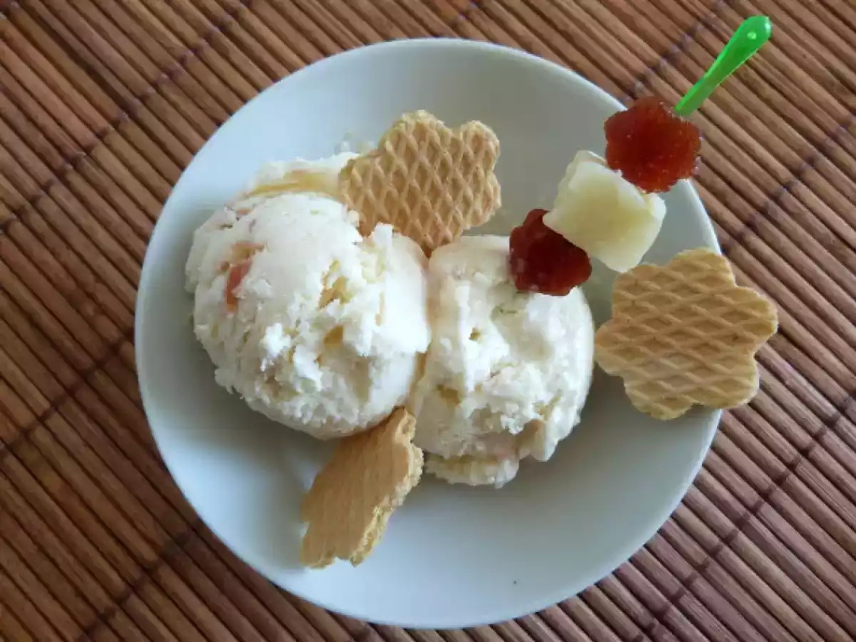 Helado de queso con membrillo