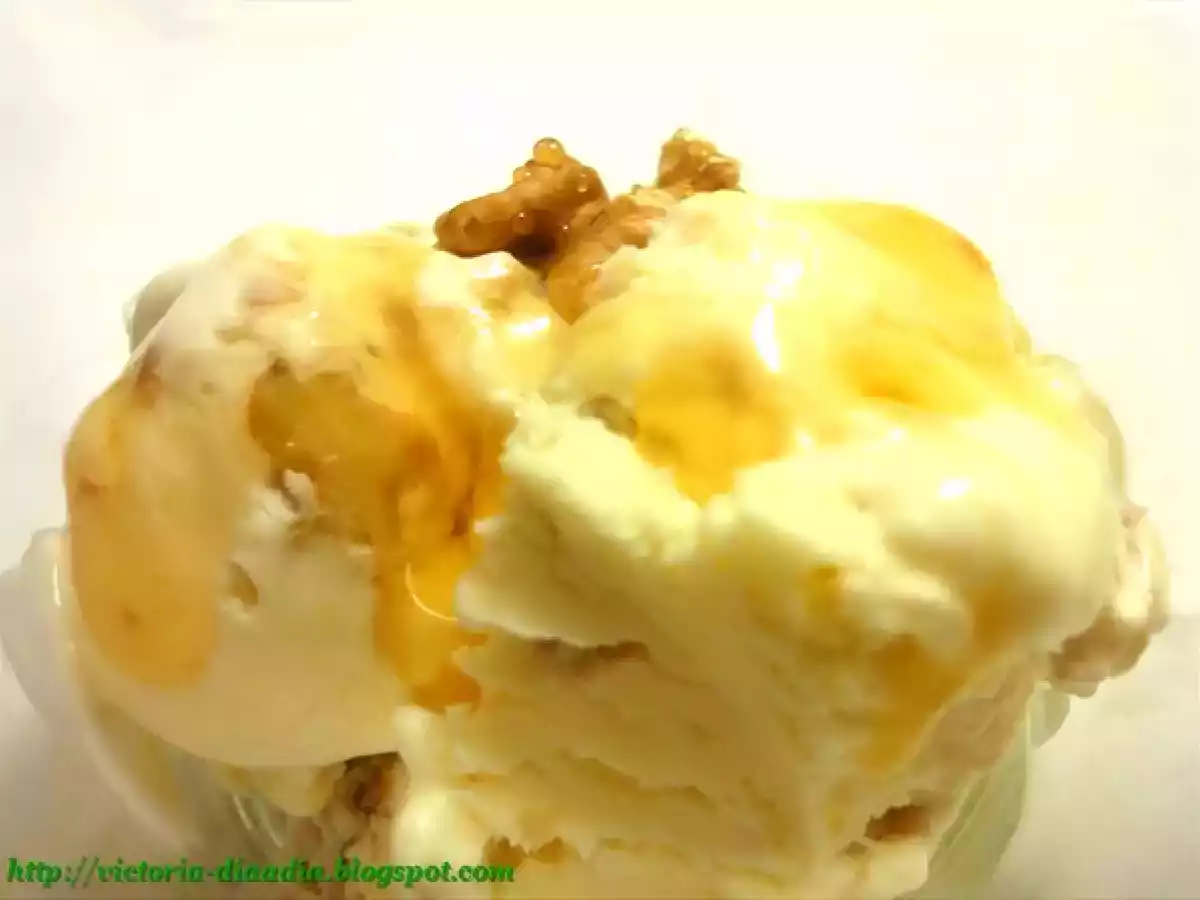Helado de queso con nueces