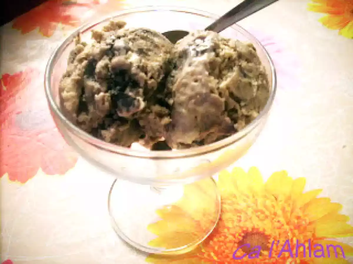 Helado de vainilla con cookies (oreos)