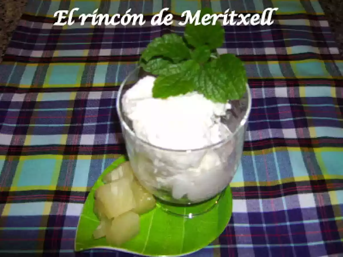 Helado de yoghurt con piña