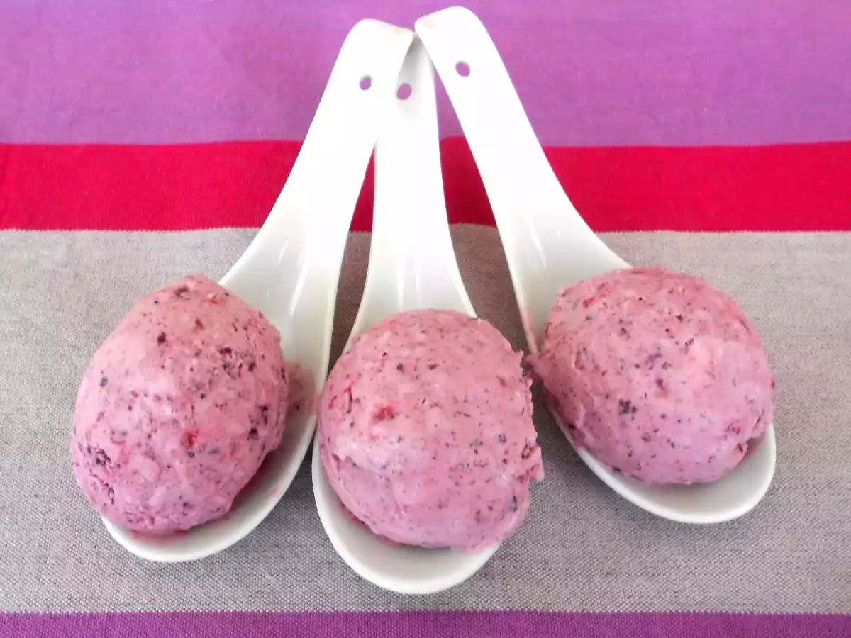 Helado rápido mascarpone y frutos del bosque