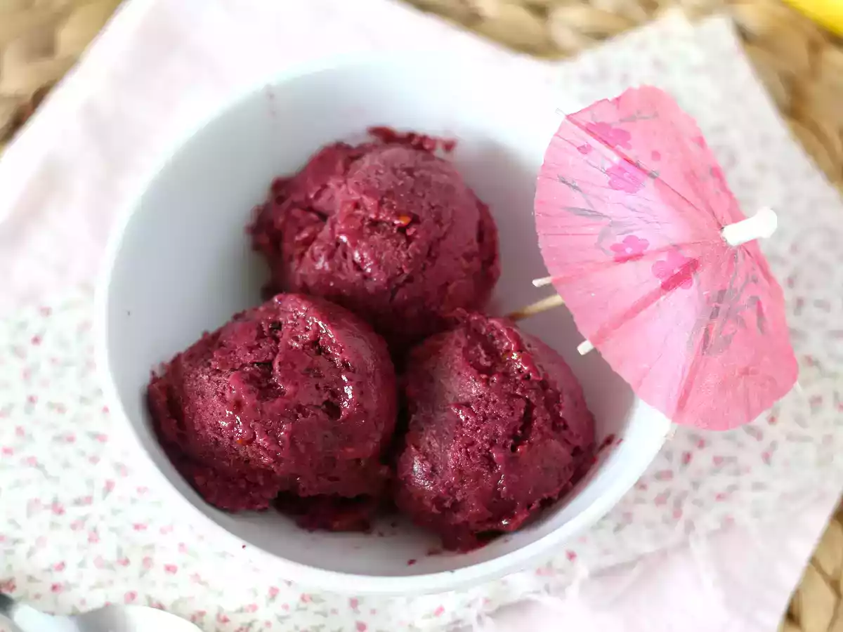 Helado vegano de frutos rojos “Nice Cream” Fácil, saludable y sólo con 2 ingredientes