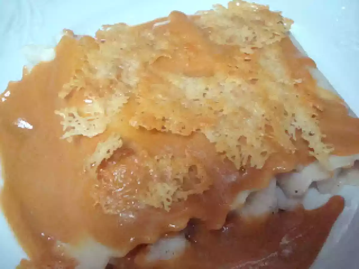 Hemc 27- Canelones de pescado con bechamel de romesco y crujiente de parmesano