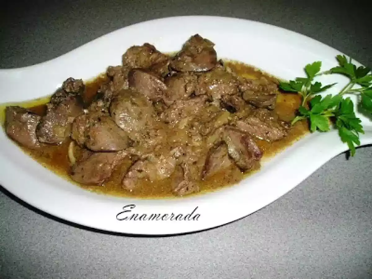 Higaditos de pollo encebollados al Jerez