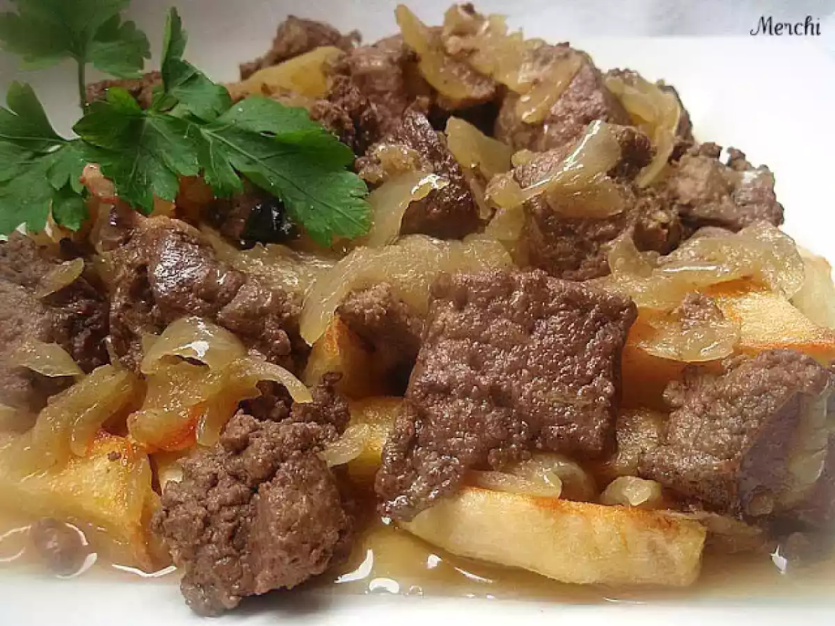 Higado de ternera encebollado