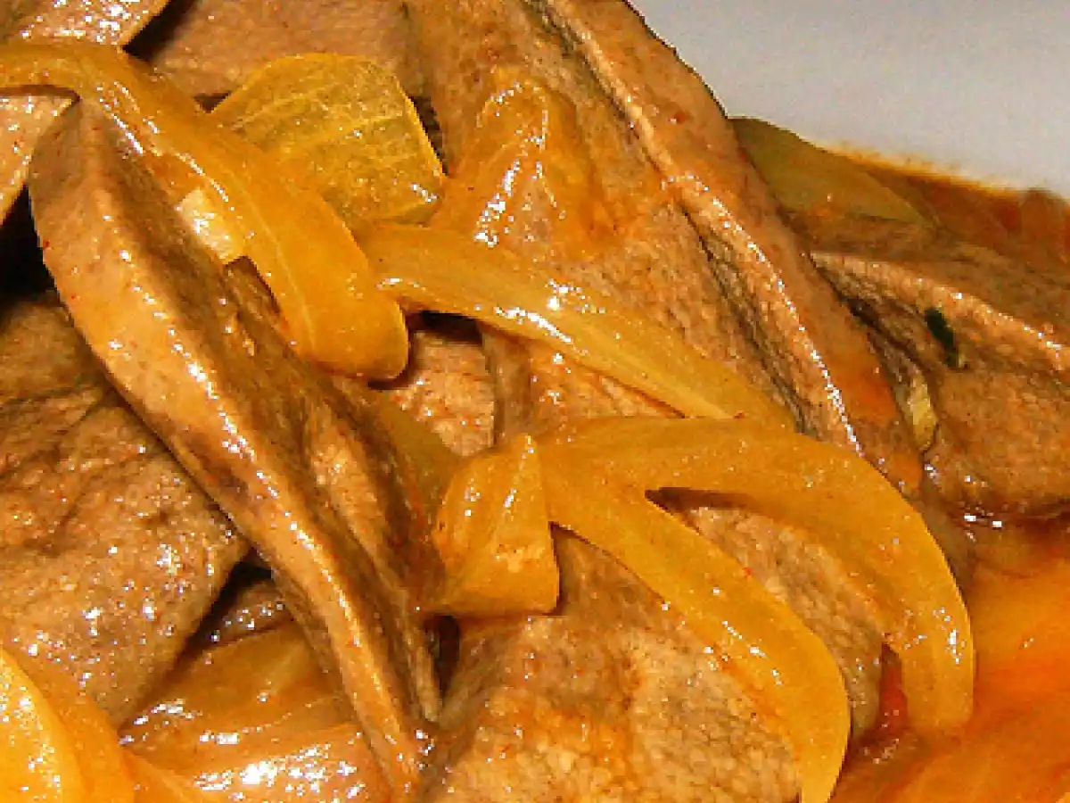 Hígado encebollado al brandy