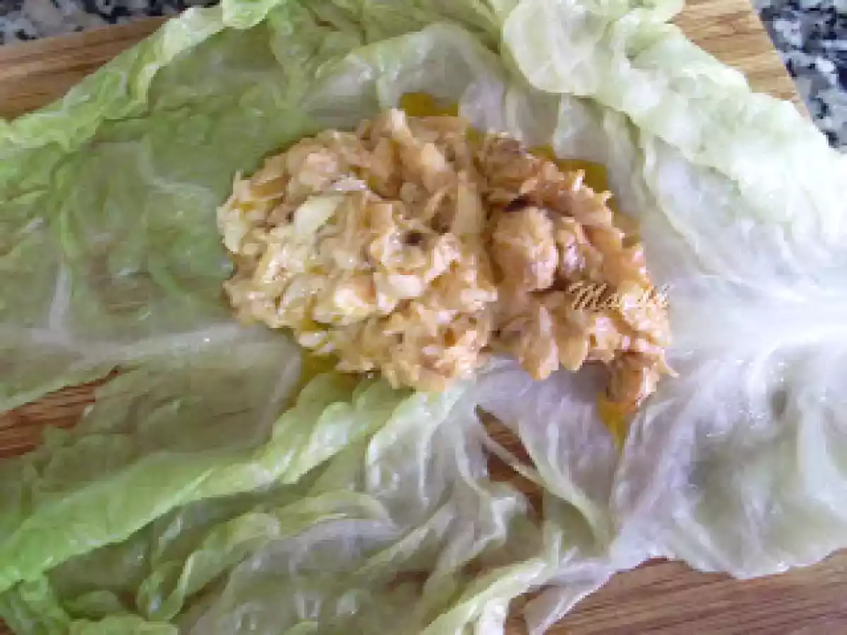 HOJA DE REPOLLO RELLENA DE BACALAO