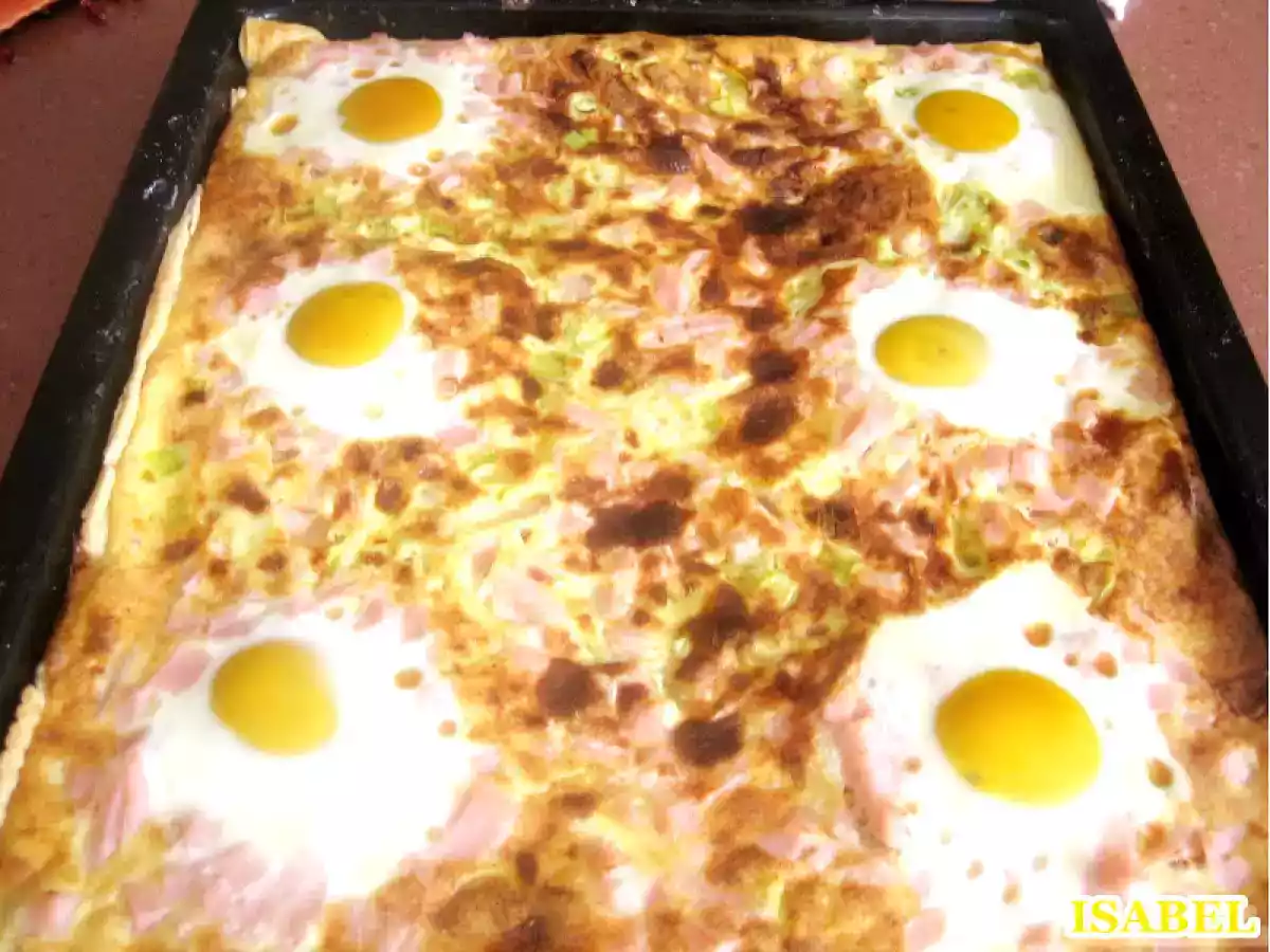 Hojaldre con huevos y bacon