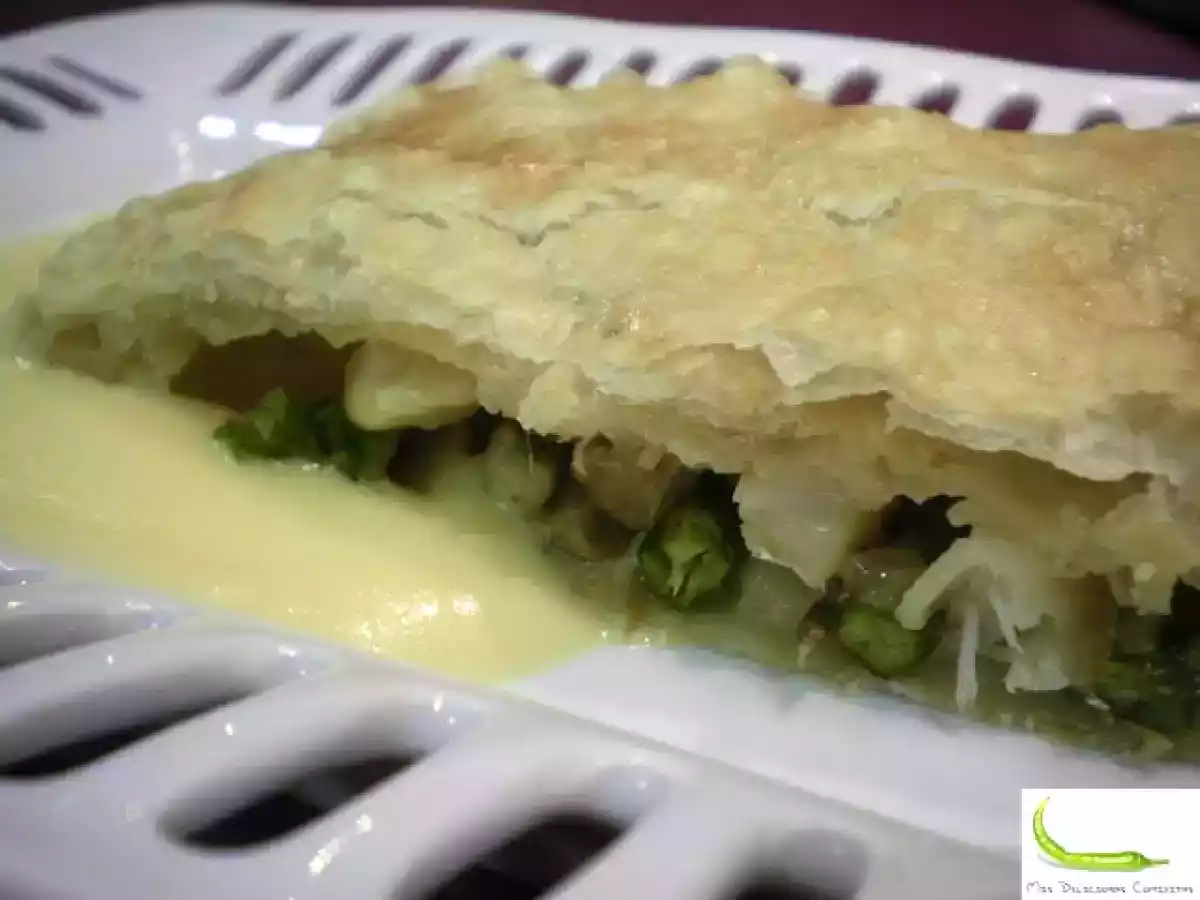 Hojaldre de bacalao y espárragos verdes con salsa holandesa