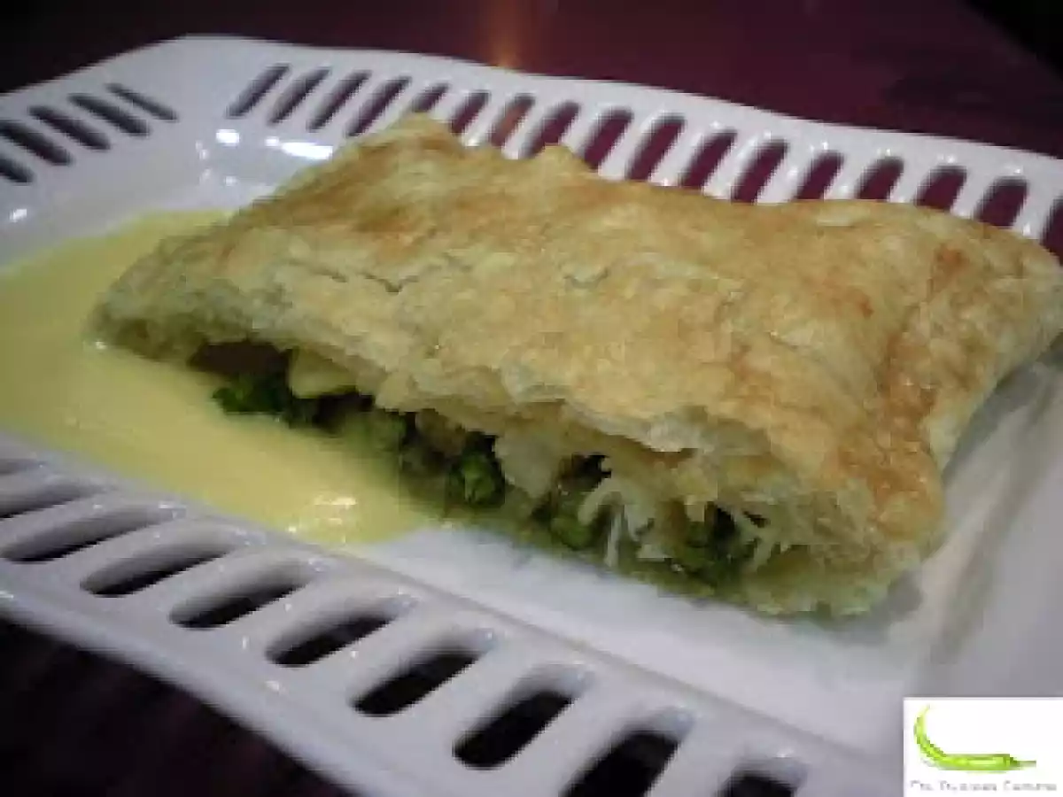 Hojaldre de bacalao y espárragos verdes con salsa holandesa - foto 2