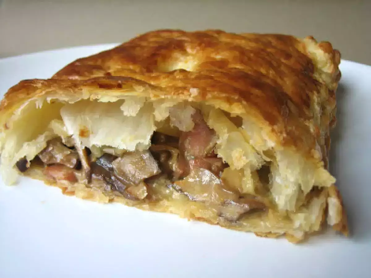 Hojaldre de boletus, jamón serrano y salsa de queso azul - foto 4