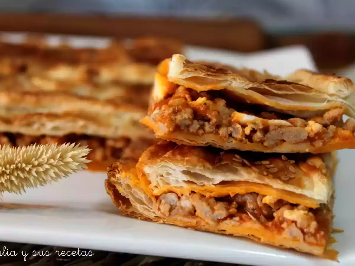 Hojaldre de carne picada con tomate
