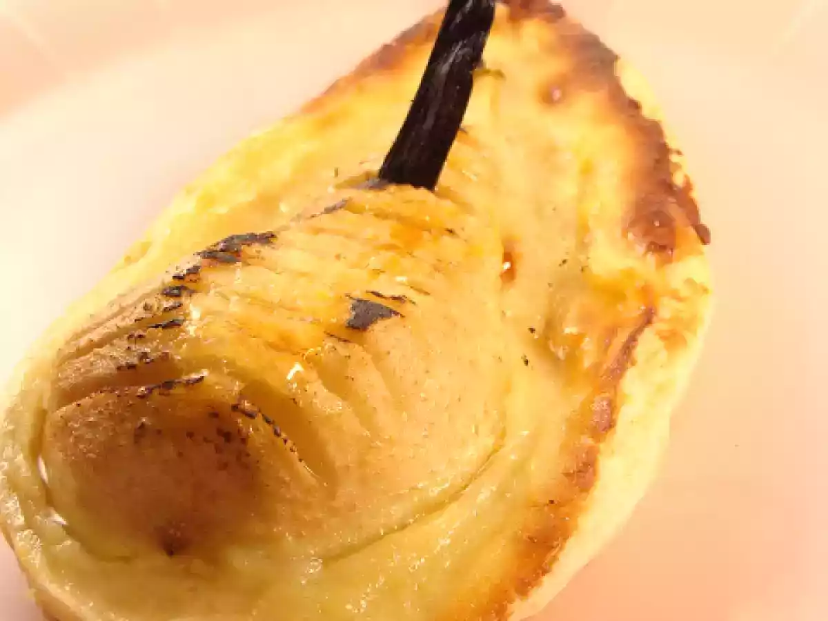 Hojaldre de crema con pera