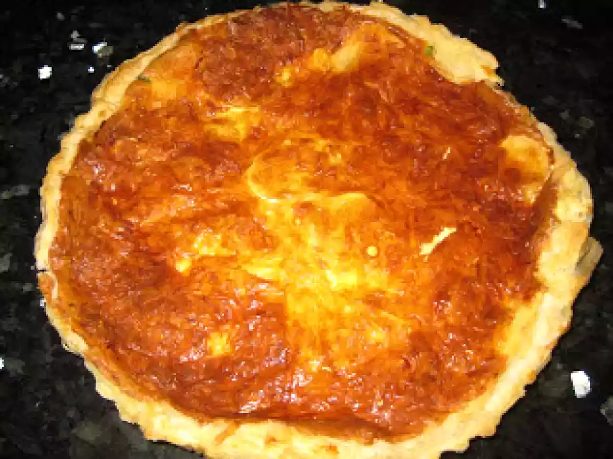 Hojaldre de espárragos, queso de cabra y bacon