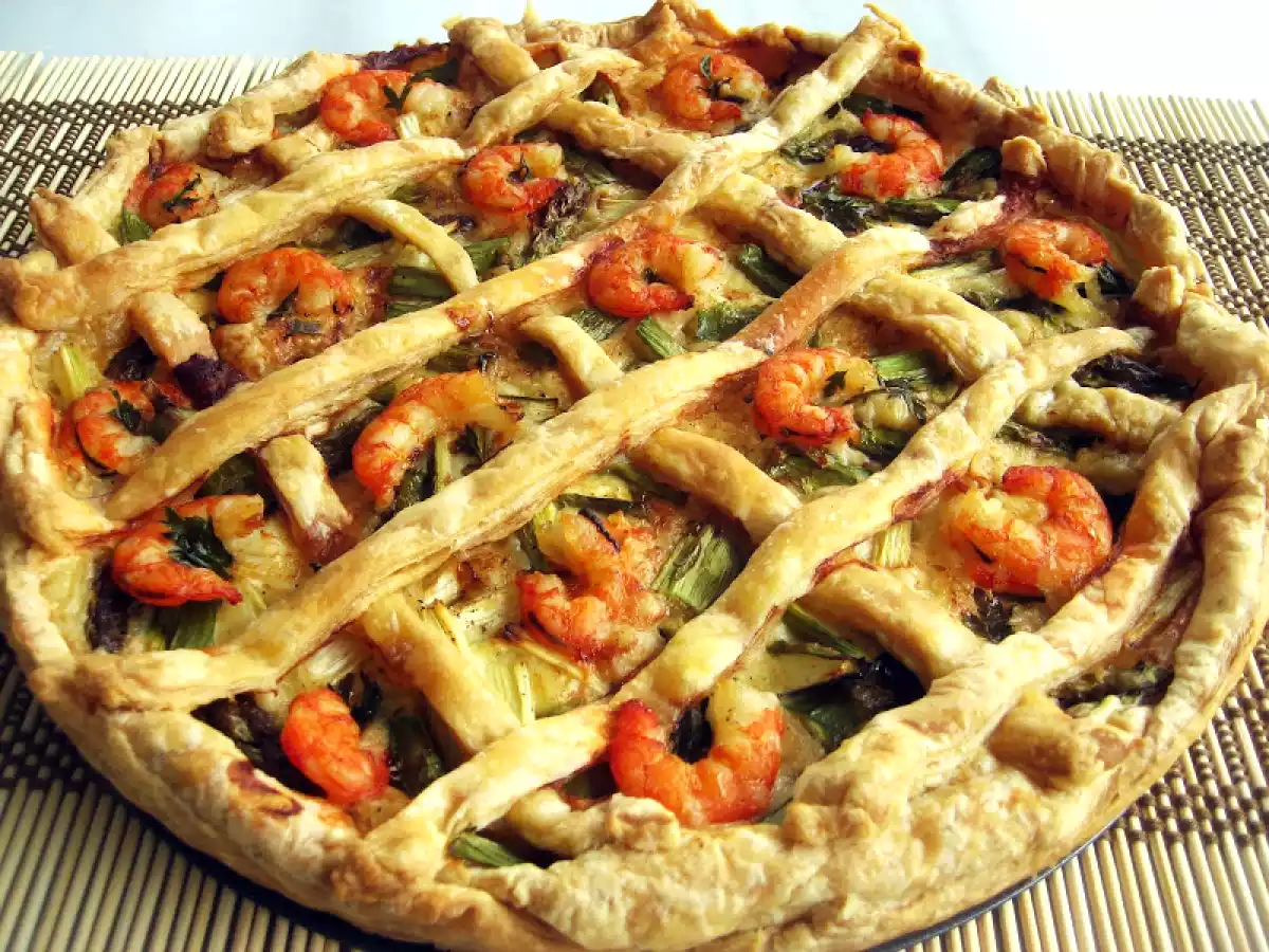 Hojaldre de espárragos y langostinos