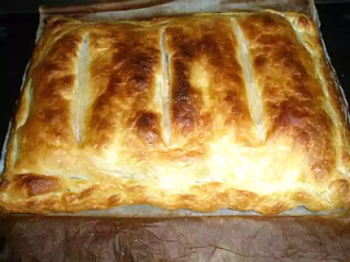 Hojaldre de espinacas, salmón y queso de cabra