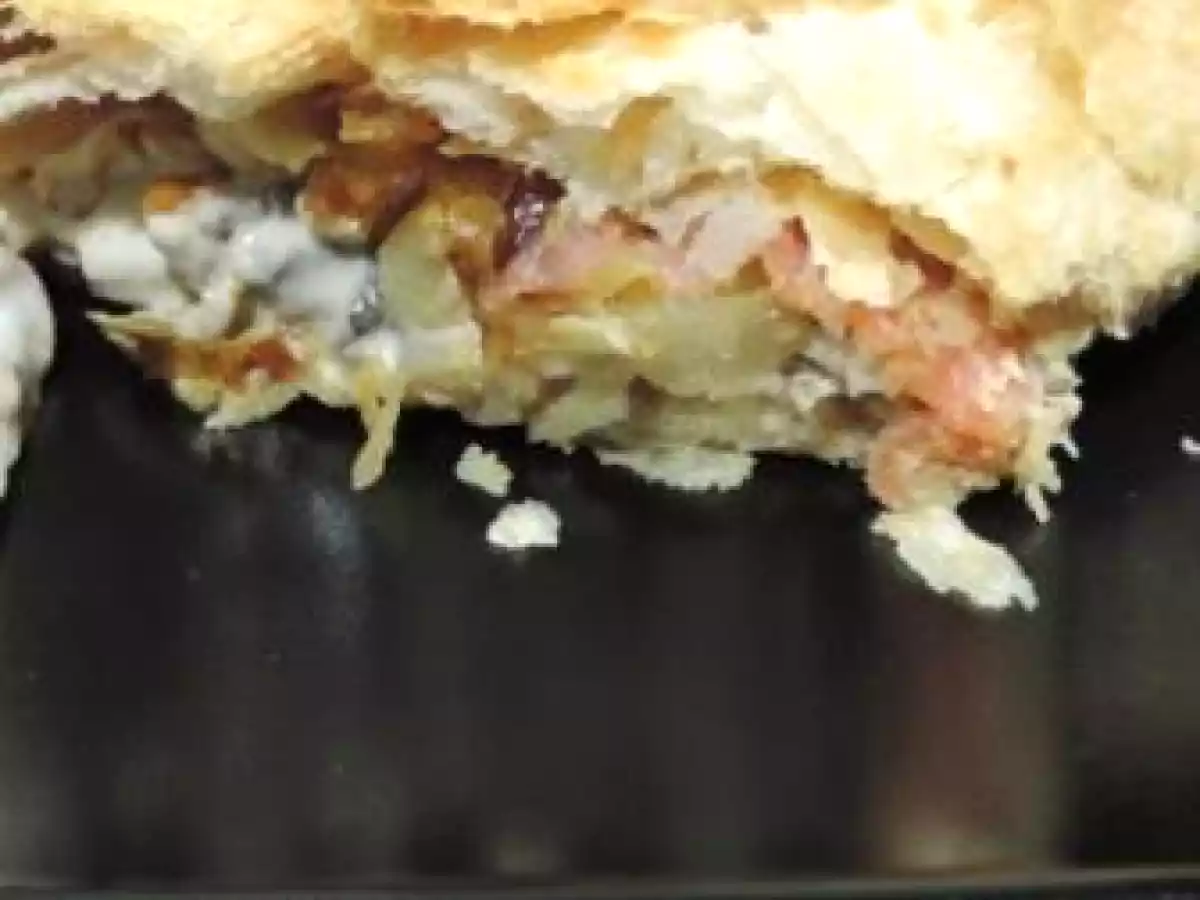 Hojaldre relleno con champinones y trucha ahumada