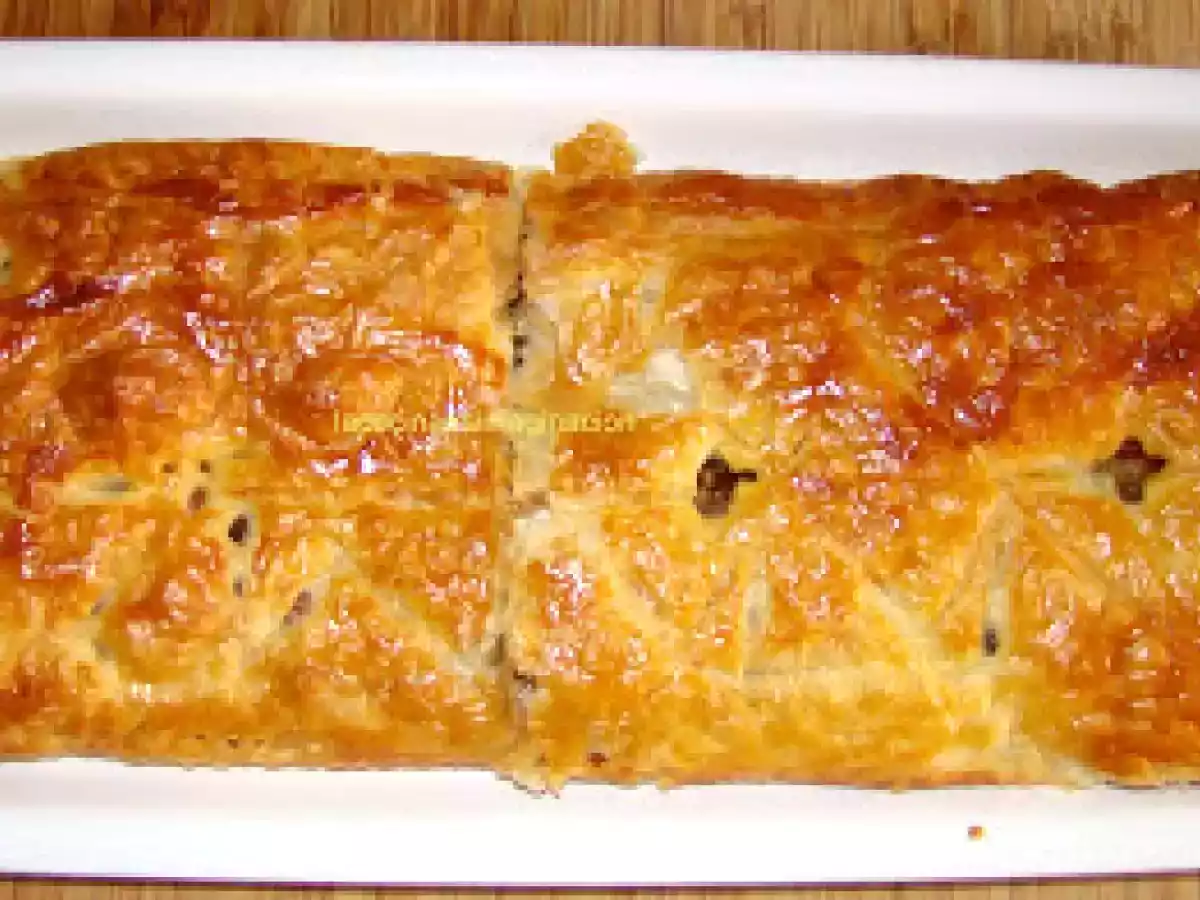 Hojaldre relleno de cebolla, bacon y uvas pasas - foto 2