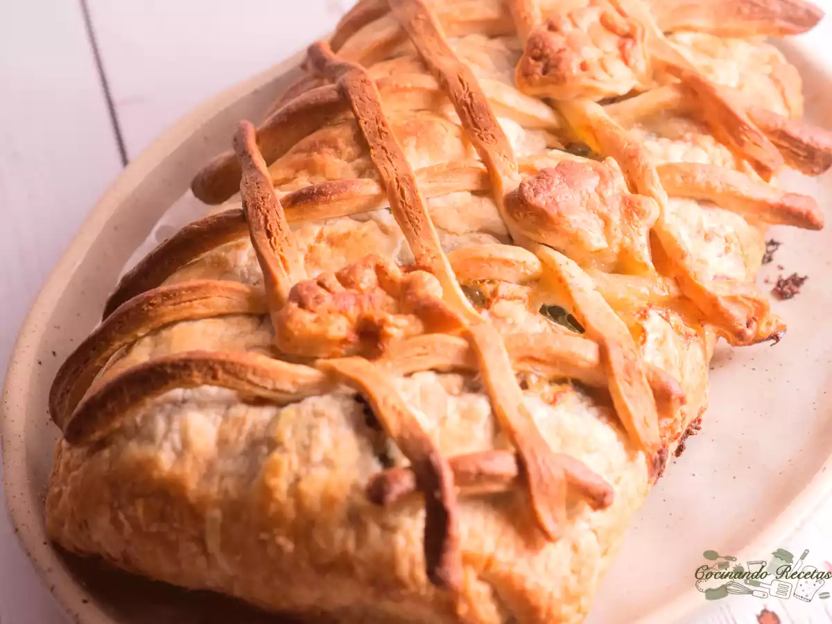 Hojaldre relleno de espinacas y queso brie