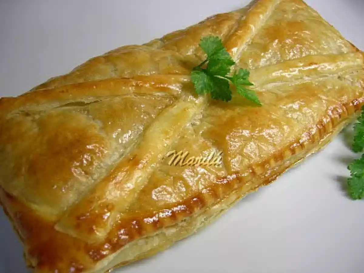 Hojaldre relleno de setas y gambas