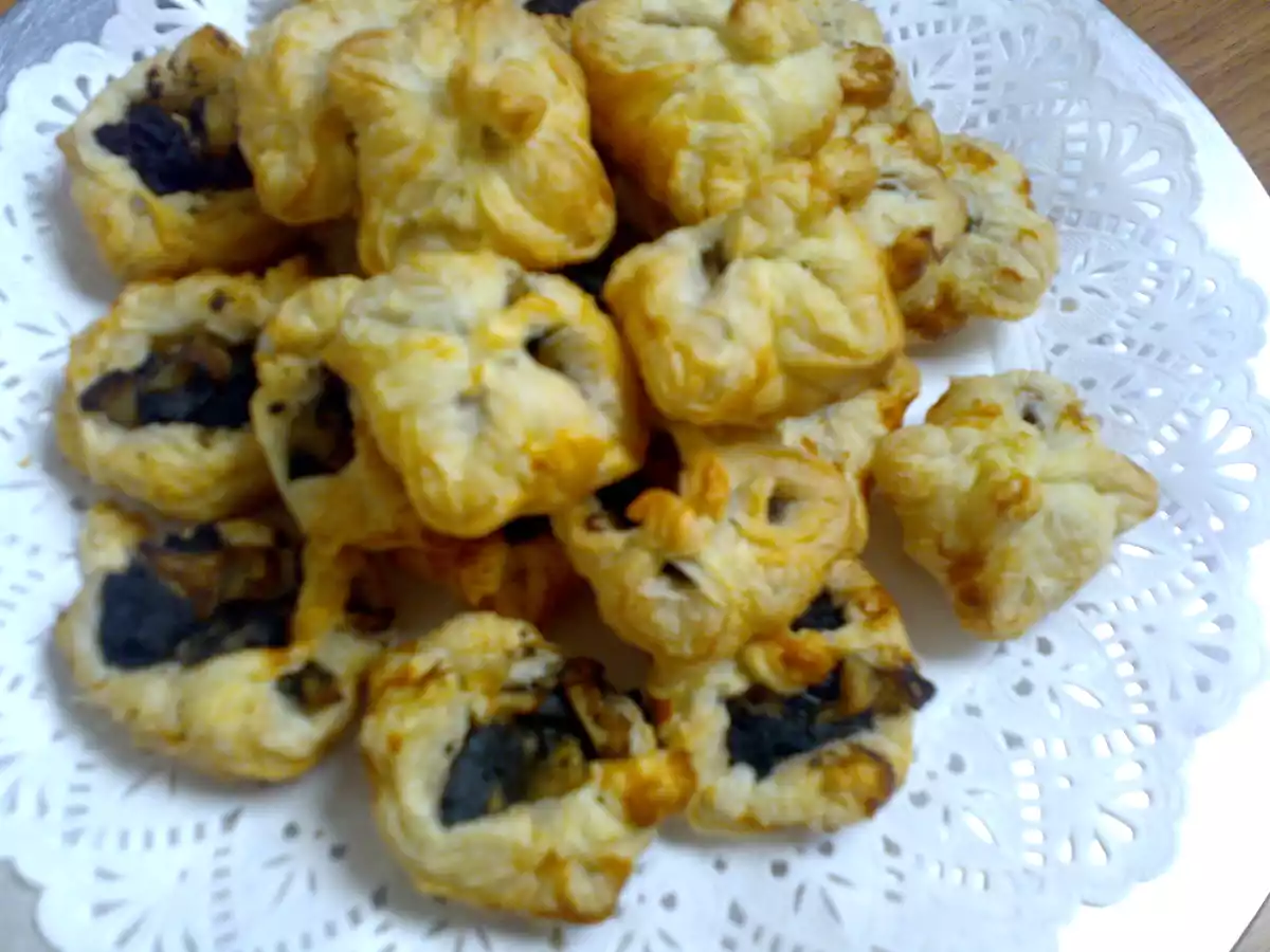 Hojaldres de morcilla y manzana