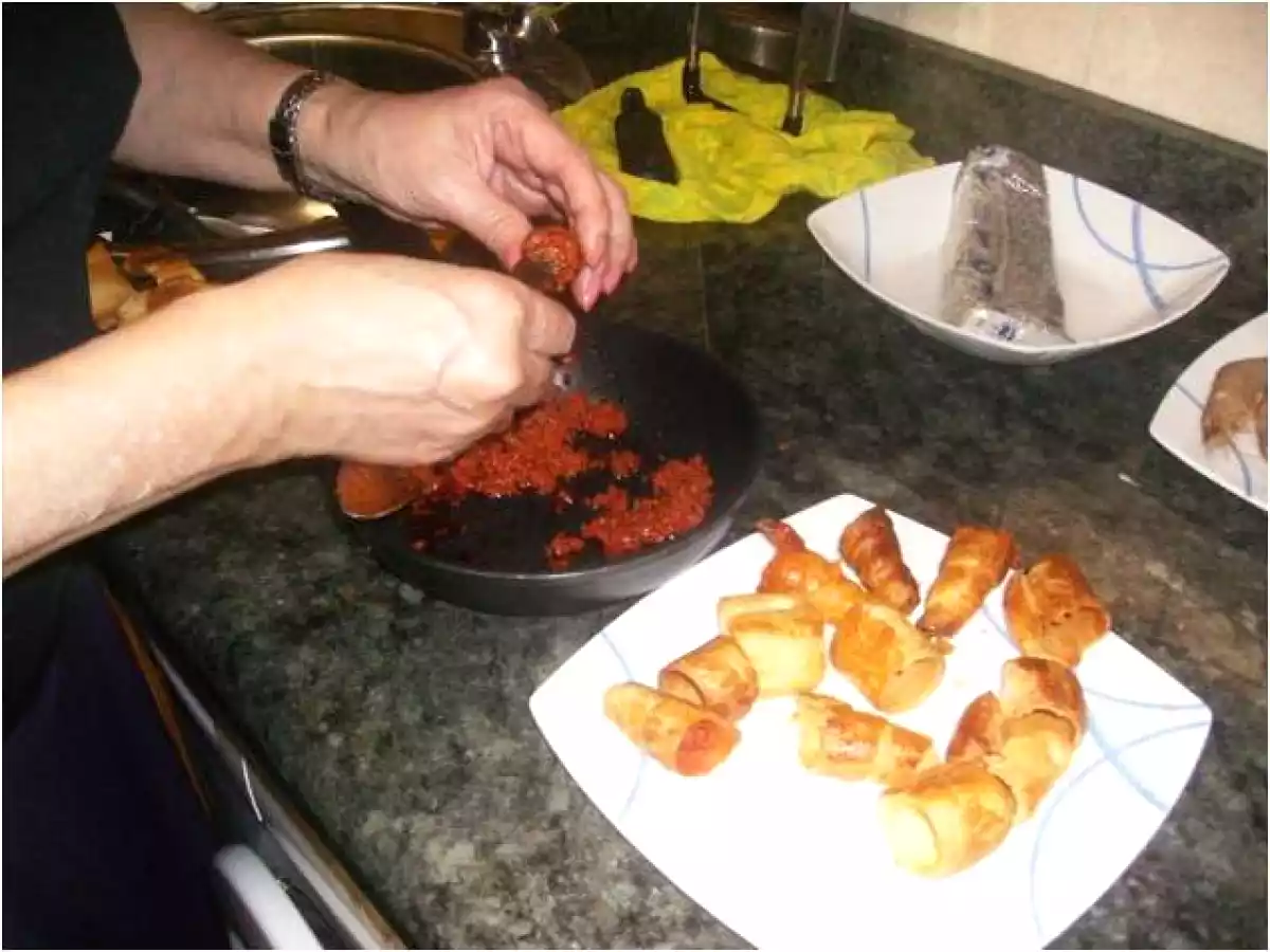 HOJALDRES DE MORCILLA Y SOBRASADA - foto 7