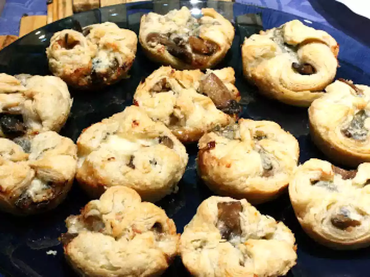 Hojaldritos rellenos de champiñones y gorgonzola