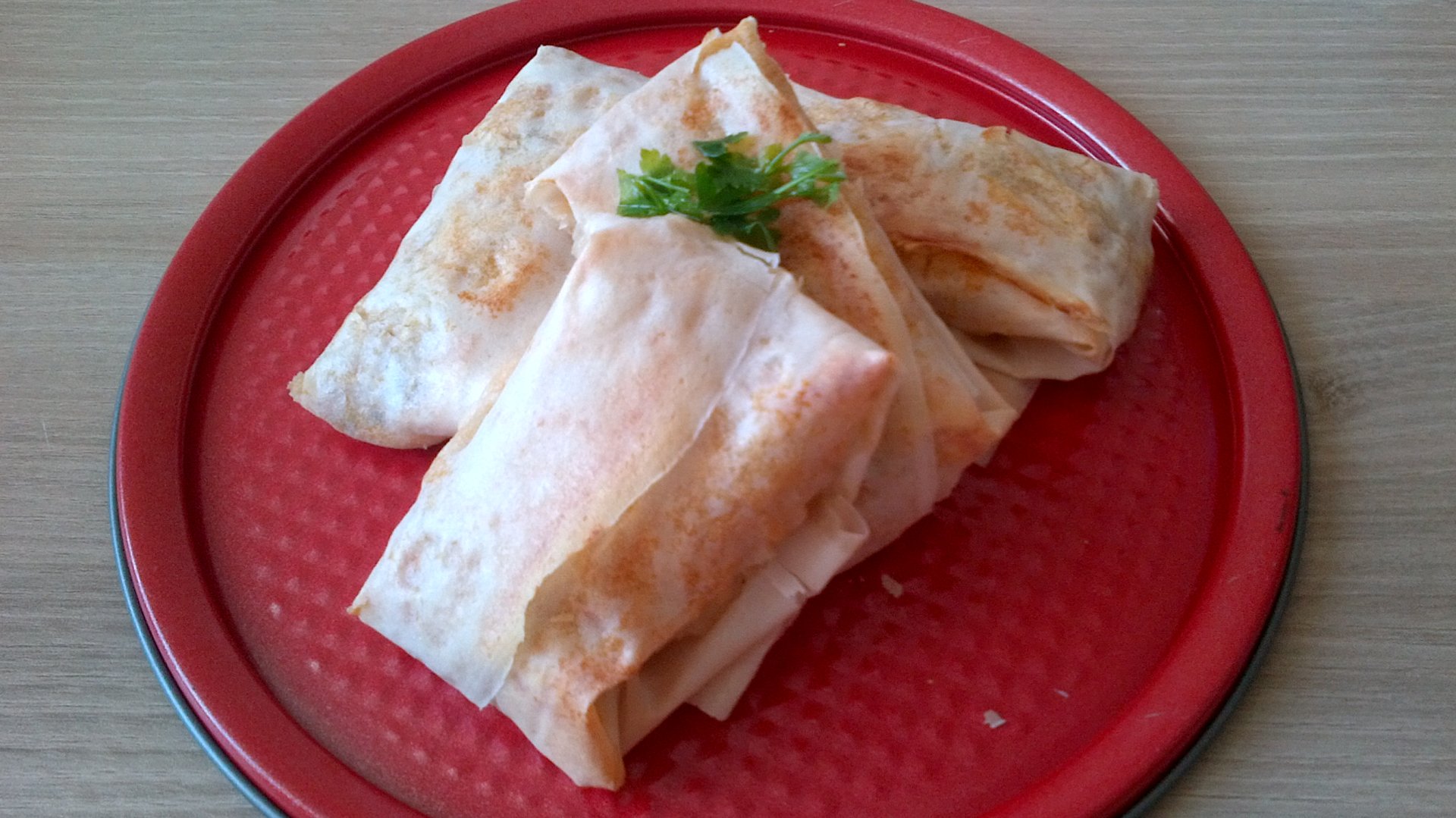 Hojas de brick rellenas con atún y calabacín. Receta Petitchef