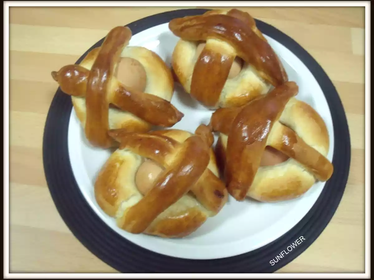 Hornazo de pan con huevo duro