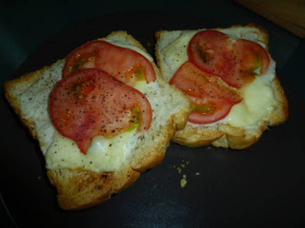 HOY RECETA SENCILLA: TOSTADAS DE CLARA Y QUESO EN HORNO TURBOCONVECCIÓN