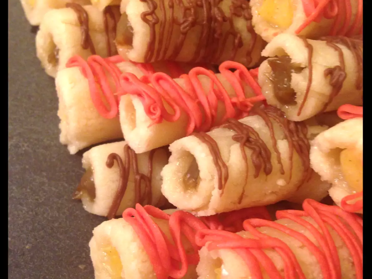 Huesos de santo de crema y café - foto 3