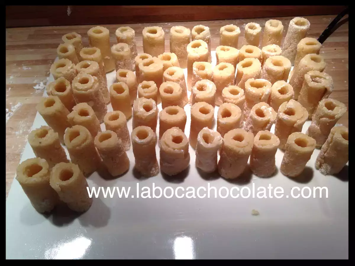 Huesos de santo de crema y café - foto 4