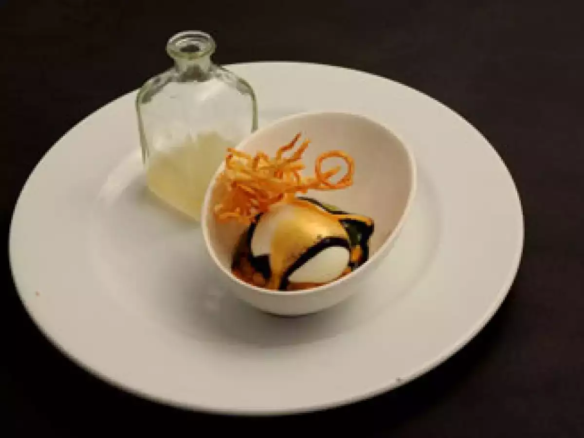 Huevo al oro con migas de pastor y chipirón