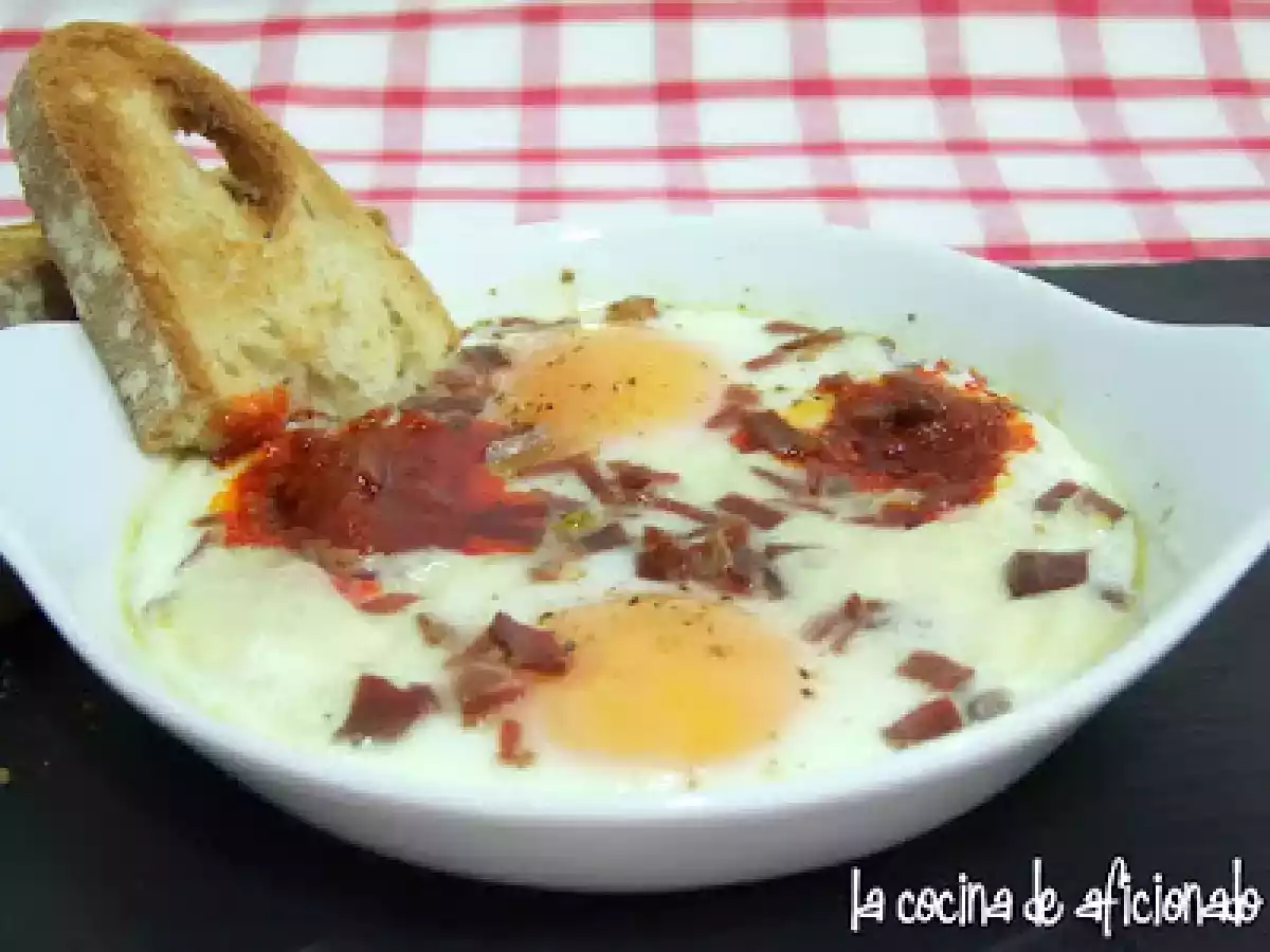 Huevos al plato con sobrasada y Torta del Casar