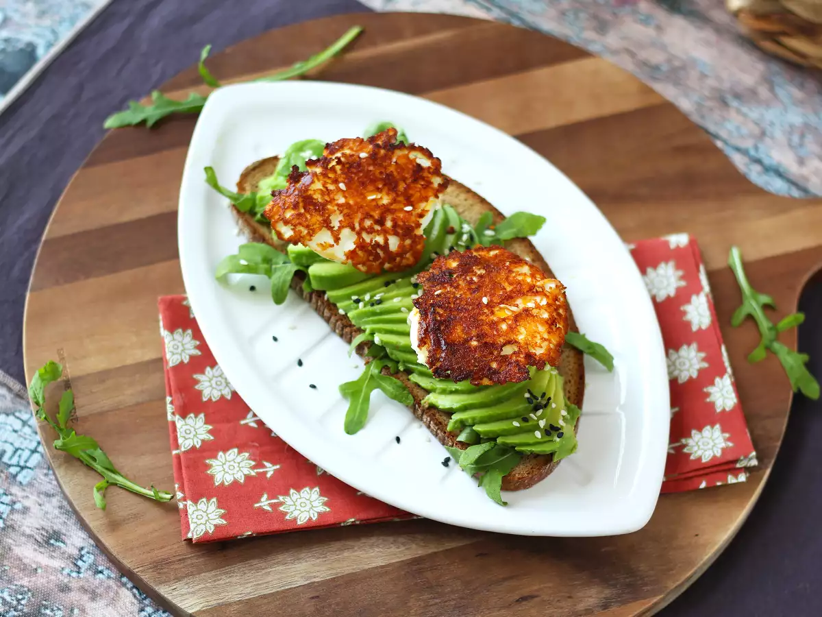 Huevos cocidos con costra crujiente de feta, crispy feta eggs: la receta viral más sencilla - foto 4