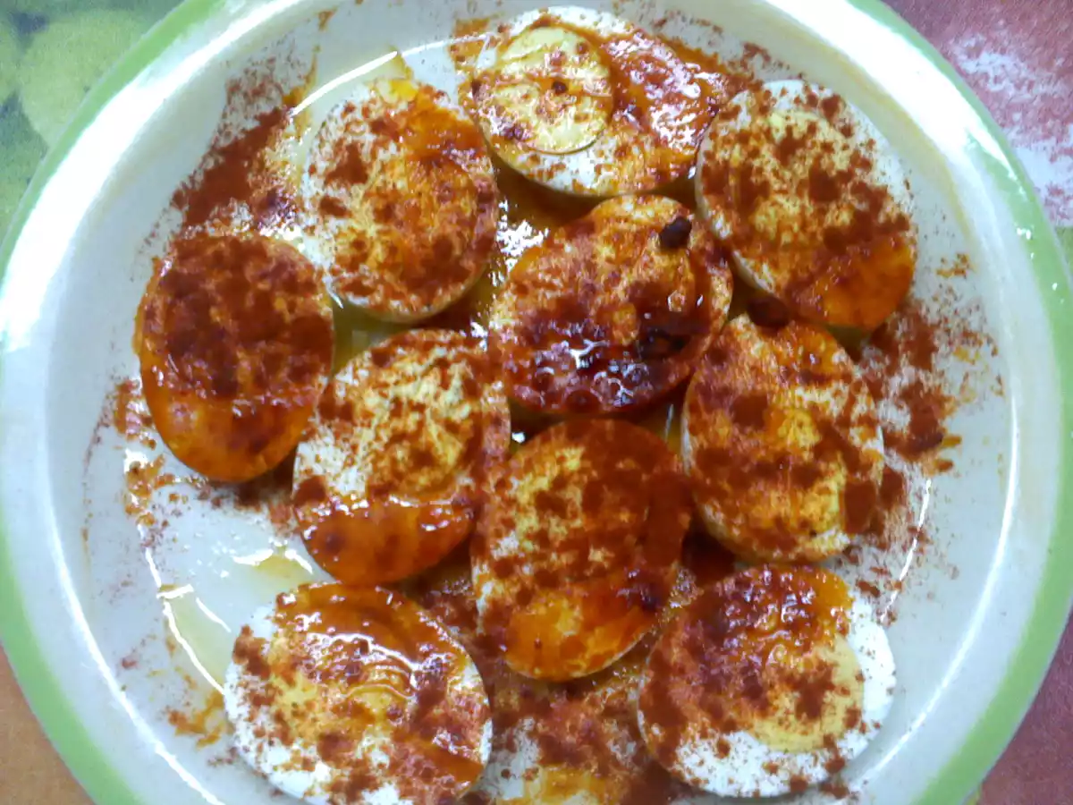 Huevos cocidos con pimentón vinagre y aceite