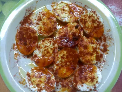 huevos cocidos con pimentón vinagre y aceite
