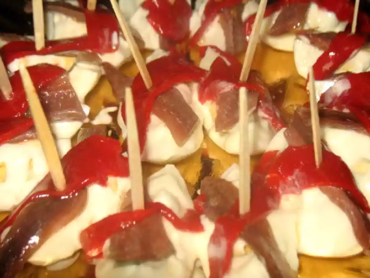 Huevos con anchoas del cantábrico